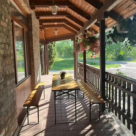 Toparti Panzio Bed and breakfast